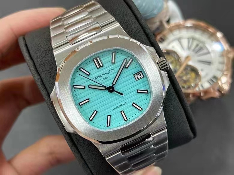 파텍필립 노틸러스 5711/1A-018 티파니